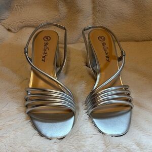 Bella Vita Women's Metallic Silver Heels NWOT